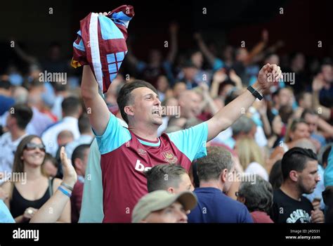 West ham united fans hi-res stock photography and images - Alamy