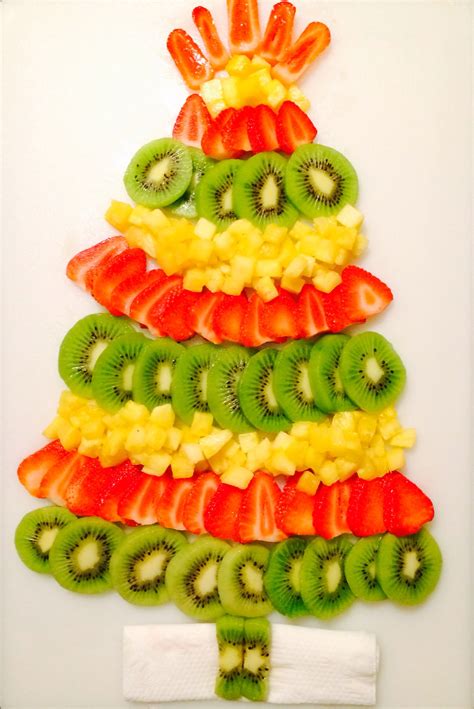 Christmas Fruit Trays Ideas / Fruit Christmas Tree - Iowa Girl Eats / Fruit platters are great ...