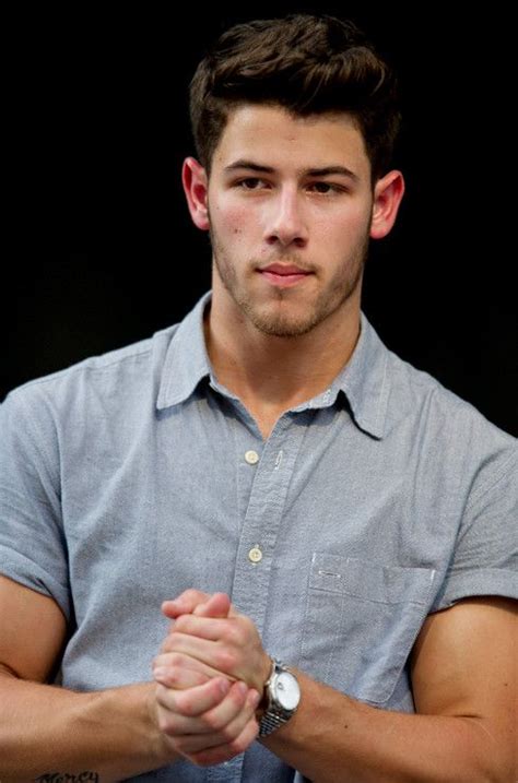 He's still adorable w/o the curly hair | Nick jonas hair