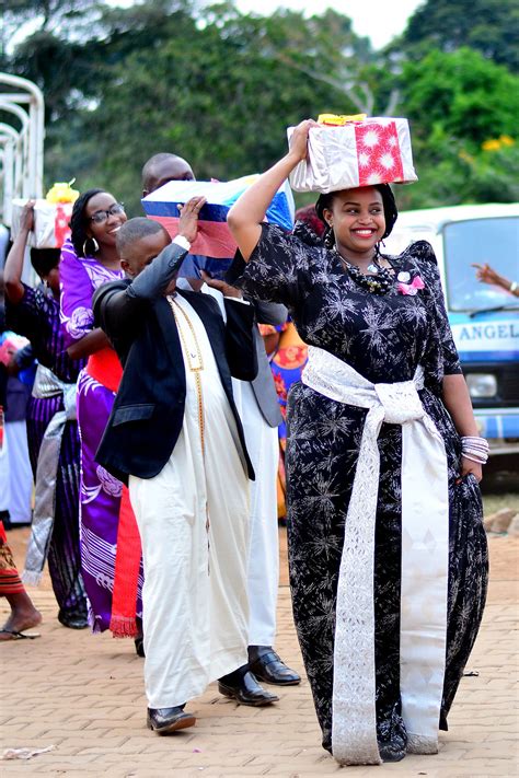 traditional weddings uganda #hamuzakarizmakaweesi | African attire ...