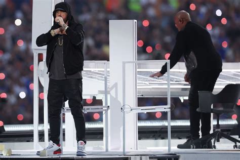 NFL Fans React To Eminem's Halftime Show Move - The Spun