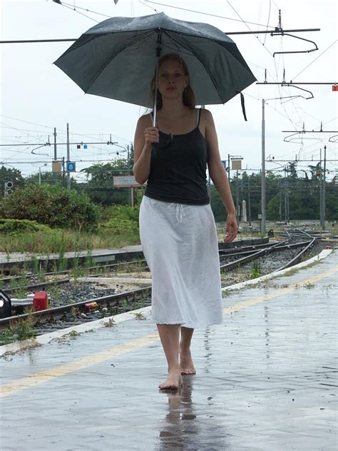 UMA: barefooting in the rain! - Barefoot Urban Girls - 24 Photos