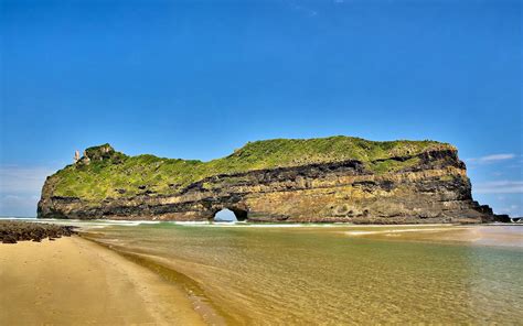 Hole-in-the-Wall Beach / Eastern Cape / South Africa // World Beach Guide