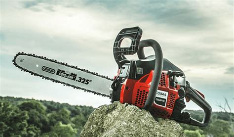 Best Gas Chainsaws 2020 – Top Picks & Reviews