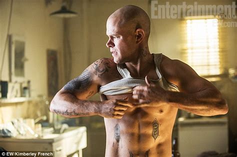 Matt Damon shows off his rock hard abs in new image from sci-fi film ...