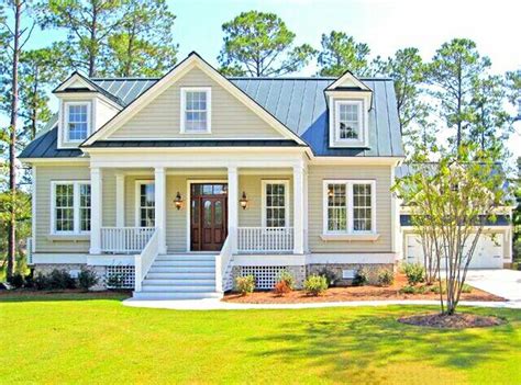 Beautiful American House Cottage Exterior, Modern Farmhouse Exterior, Farmhouse Architecture ...