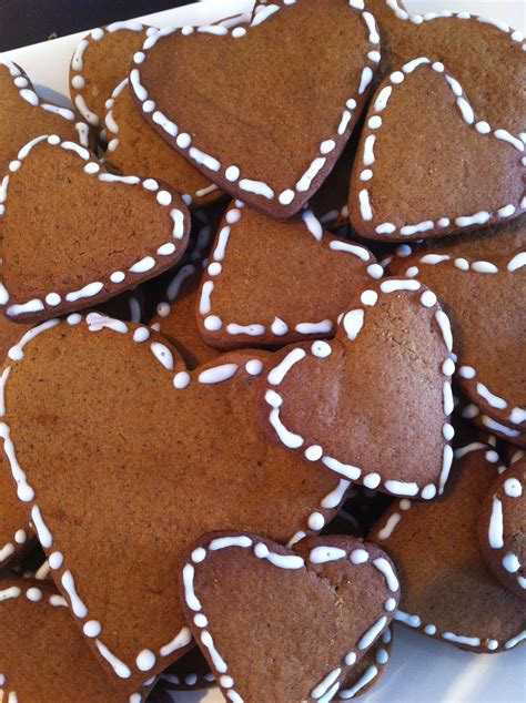 Spiced treacle gingerbread hearts | Gingerbread, Gingerbread cookies, Christmas gingerbread