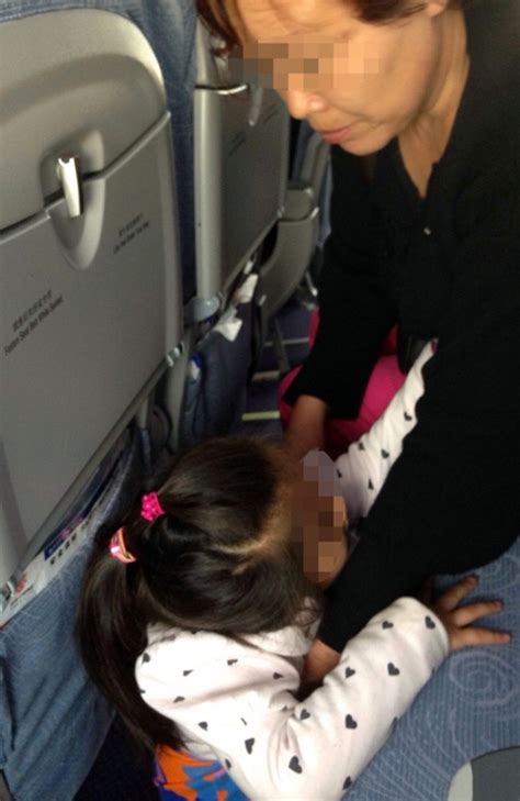 Passenger lets toddler urinate on floor at plane seat | The Courier Mail