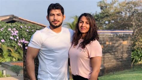 Geeta Phogat Husband – Wrestler Pawan Kumar | Wrestler, Geeta phogat ...