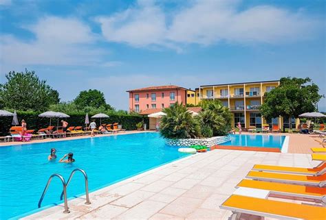 Lazise Holidays & Best Deals 2024/2025 | Lazise Hotels | Jet2holidays