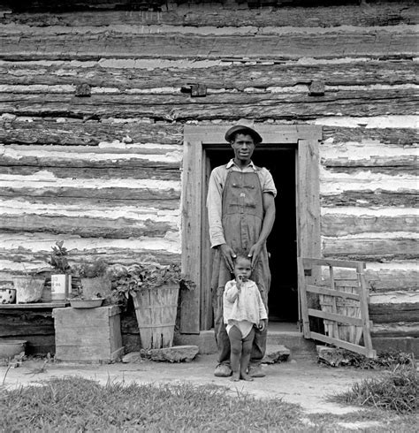 History in Photos: Dorothea Lange - Sharecroppers