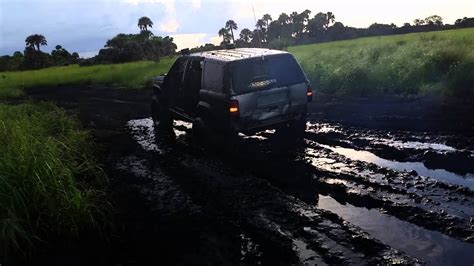 Jeep grand Cherokee mudding - YouTube