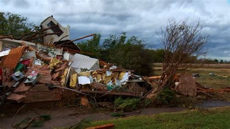 Texas storms damage homes, tornadoes spotted