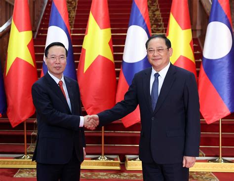 Le président Vo Van Thuong rencontre le PM et le président de l'AN du Laos