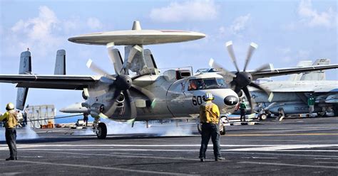 E-2D Hawkeye takes out 4 Super Hornets while landing on USS Abraham Lincoln - Blog Before Flight ...