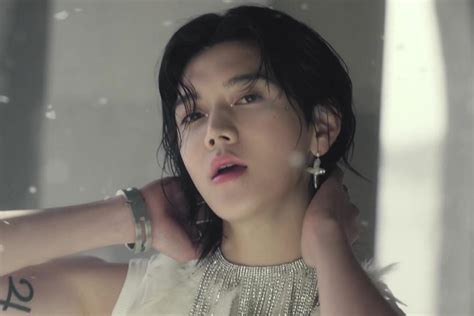 Watch: Ren Is "Ready To Move" In Dazzlingly Bright Solo Debut MV | Soompi