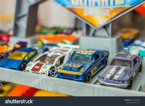 2,074 imágenes de Hot wheels race track - Imágenes, fotos y vectores de stock | Shutterstock