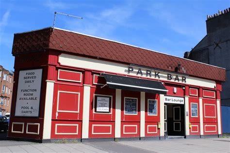 Park Bar, Paisley Road West, Glasgow © Leslie Barrie cc-by-sa/2.0 :: Geograph Britain and Ireland