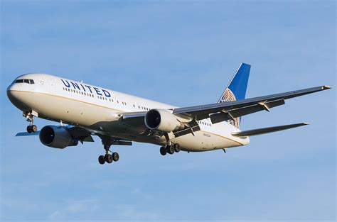 Boeing 767-300 United Airlines. Photos and description of the plane