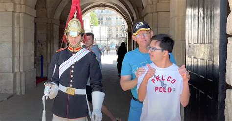 Heartwarming Moment King's Guard Breaks Protocol to Pose for Photo | PetaPixel