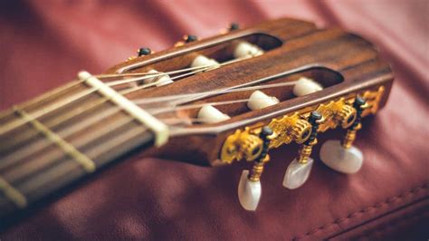 Guitar Tuning Peg Won't Tighten String (Causes And Fixes)