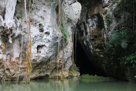 Belize Snapshot: Barton Creek Cave | GloboTreks