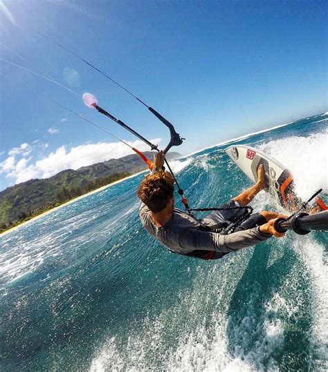 Some spectacular wave riding by @keahideaboitiz Absolutely loving it !! #kiteboarding | Surfen ...