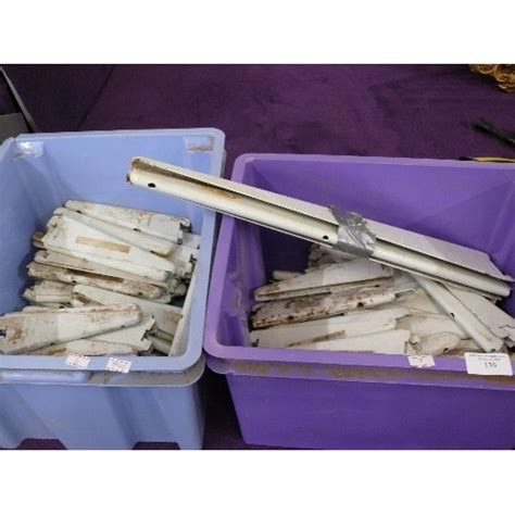 2 BOXES OF METAS SPUR SHELVING BRACKETS PLUS 20 MEDIUM AND 4 LARGE SUPPORTS