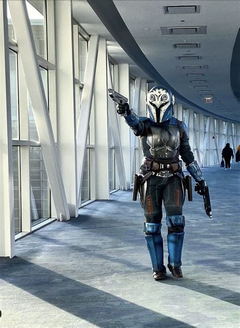 The Mandalorian's Bo Katan Cosplay Wields the Dark Saber - Bell of Lost ...