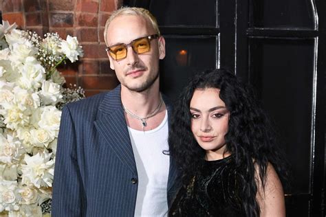 Charli XCX and the 1975's George Daniel are engaged - Entertainer.news