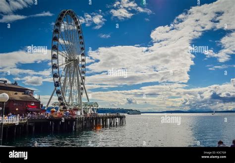 Ferris Wheel on Seattle's Waterfront Stock Photo - Alamy