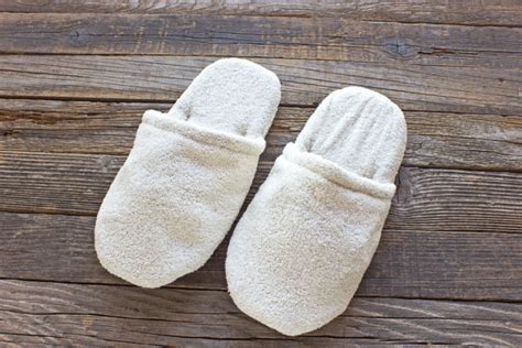 7 Best Plantar Fasciitis Slippers to Ease Your Foot Pain - Comforting Footwear