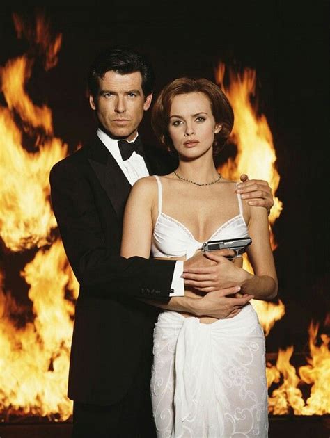 James Bond & Natalya Simonova - Pierce Brosnan & Izabella Scorupco ...