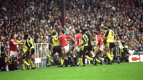 Former Arsenal striker Alan Smith recalls 1990 Battle of Old Trafford ...