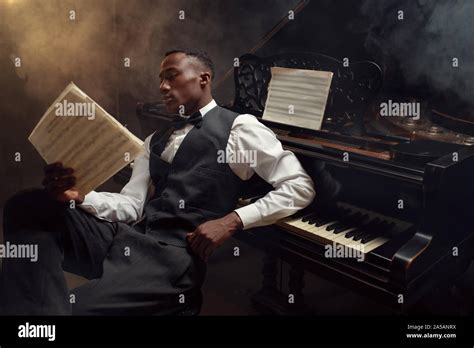 Black pianist with music notebook, jazz musician Stock Photo - Alamy