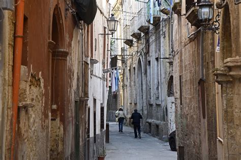 Taranto - Old Town Centre (1) | Taranto | Pictures | Italy in Global-Geography