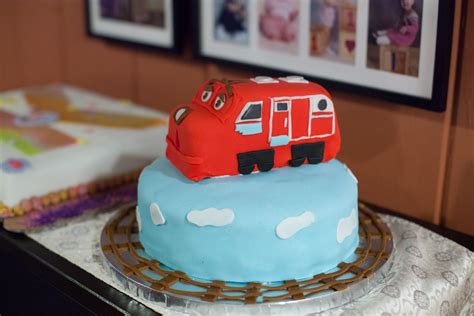 Chuggington Cake - CakeCentral.com