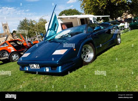 Arriba 68+ imagen lamborghini countach blue - Abzlocal.mx