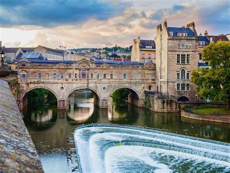 Pulteney Bridge, Bath, England. Credit Diego Delso | Places in england, Beautiful places to ...