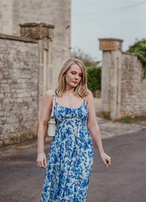 Blue Floral Midi Dress Outfit – Summer Dress Inspiration – FORD LA FEMME