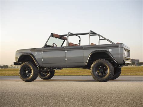 1969 Ford Bronco Restomod - 460 hp Coyote Engine - 6 Seats - 4 Doors