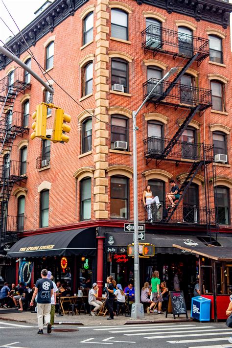 12 SATISFYING Happy Hour Spots in SoHo New York City (2023)