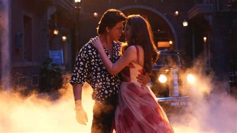 Watch Jawan Song Chaleya: Shah Rukh Khan Woos Nayanthara With His Charm ...