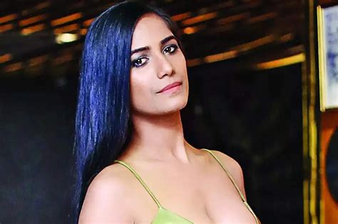 Poonam Pandey wore such a short dress for the photoshoot, gave bold ...