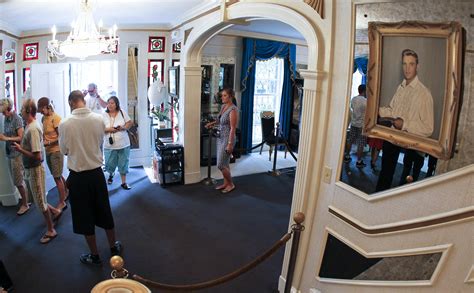 Graceland marks 30th year as tourist attraction | AP News