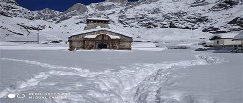 Kedarnath Temple is covered with snowfall, difficulty coming to remove snow