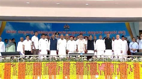 Karnataka swearing-in: Siddaramaiah, DK Shivakumar take oath amid ...