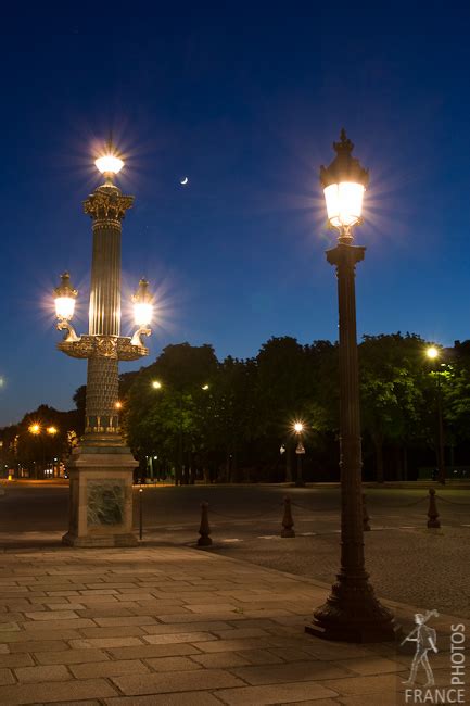 Street lights on Concorde Square - Concorde square | France in Photos