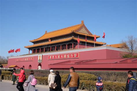 The Gate of Heavenly Peace at Famous Tiananmen Square in Beijing Editorial Stock Photo - Image ...