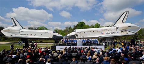 Photo Release: Space Shuttle Discovery Acquired by the Smithsonian ...